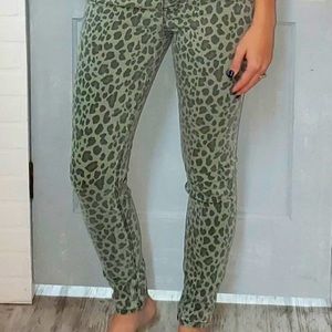 Level 99 ultra skinny cheetah jean size 25